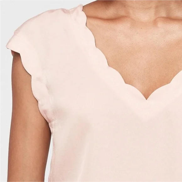 Express Light Pink Scalloped Top - Picture 3 of 10